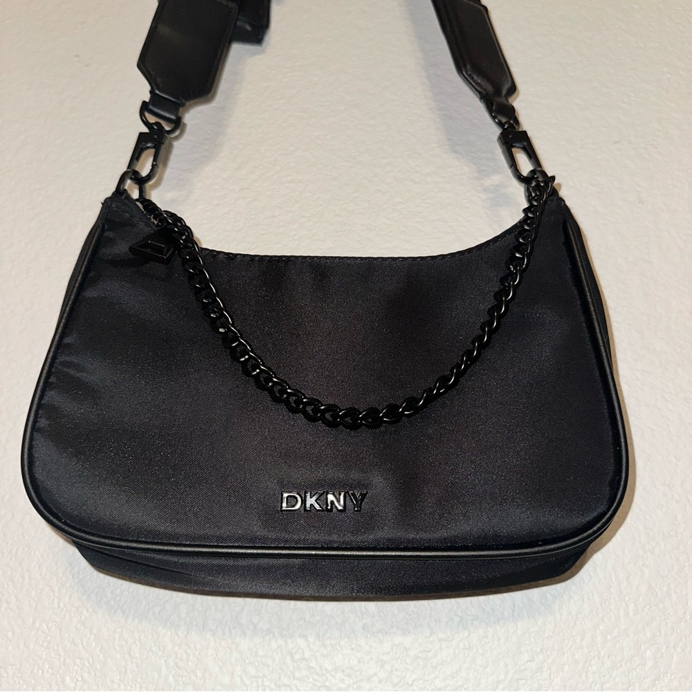 DKNY Elegant Black Shoulder Bag